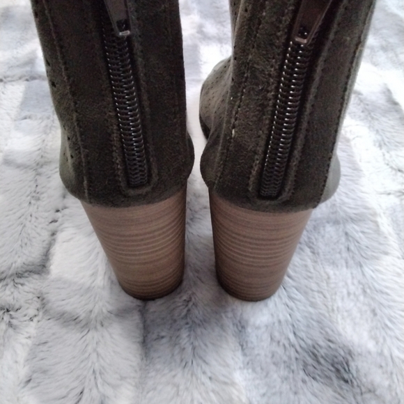 Report Footwear Finna Perforated Peep Toe - Picture 4 of 6